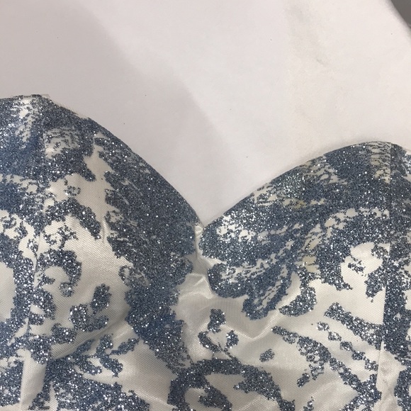 Cachet Beautiful Prom or Special Occasion Dress - Picture 9 of 10